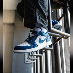 Jordan 1 low size 10